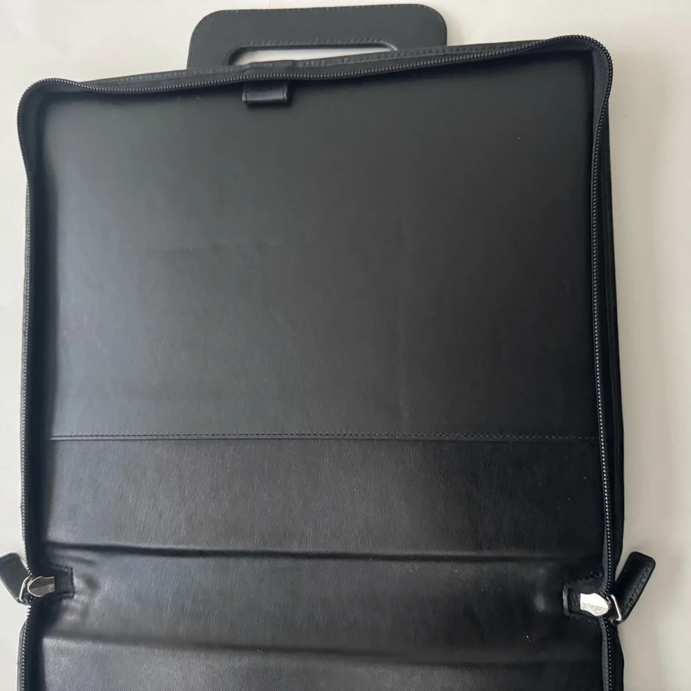 Levenger Black Leather Portfolio Briefcase Retractable Handle Zipper Closure
